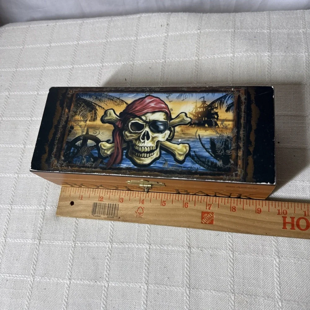 Pirate Cedar Keepsake Box BOOTY BANK & Candy Stash San Antonio,‎ Texas